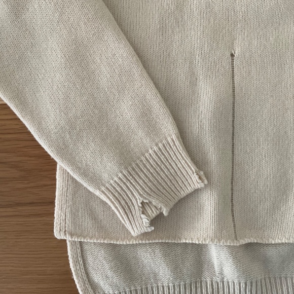 Maison Margiela Off-White Destroyed V-Neck Sweater - Picture 3 of 10